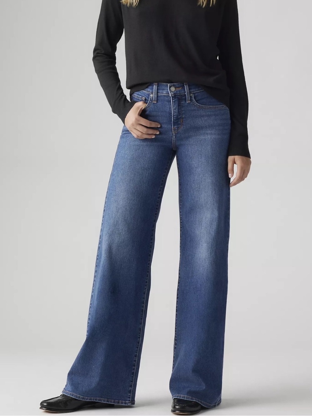 NWT Levi’s 318 Shaping Wide Leg Jeans